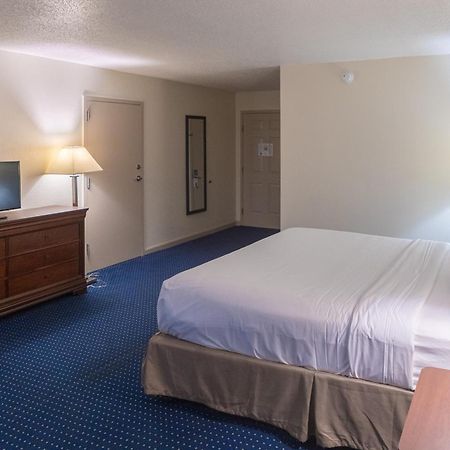 Cottonwood Suites Savannah Hotel & Conference Center Pooler Exterior photo