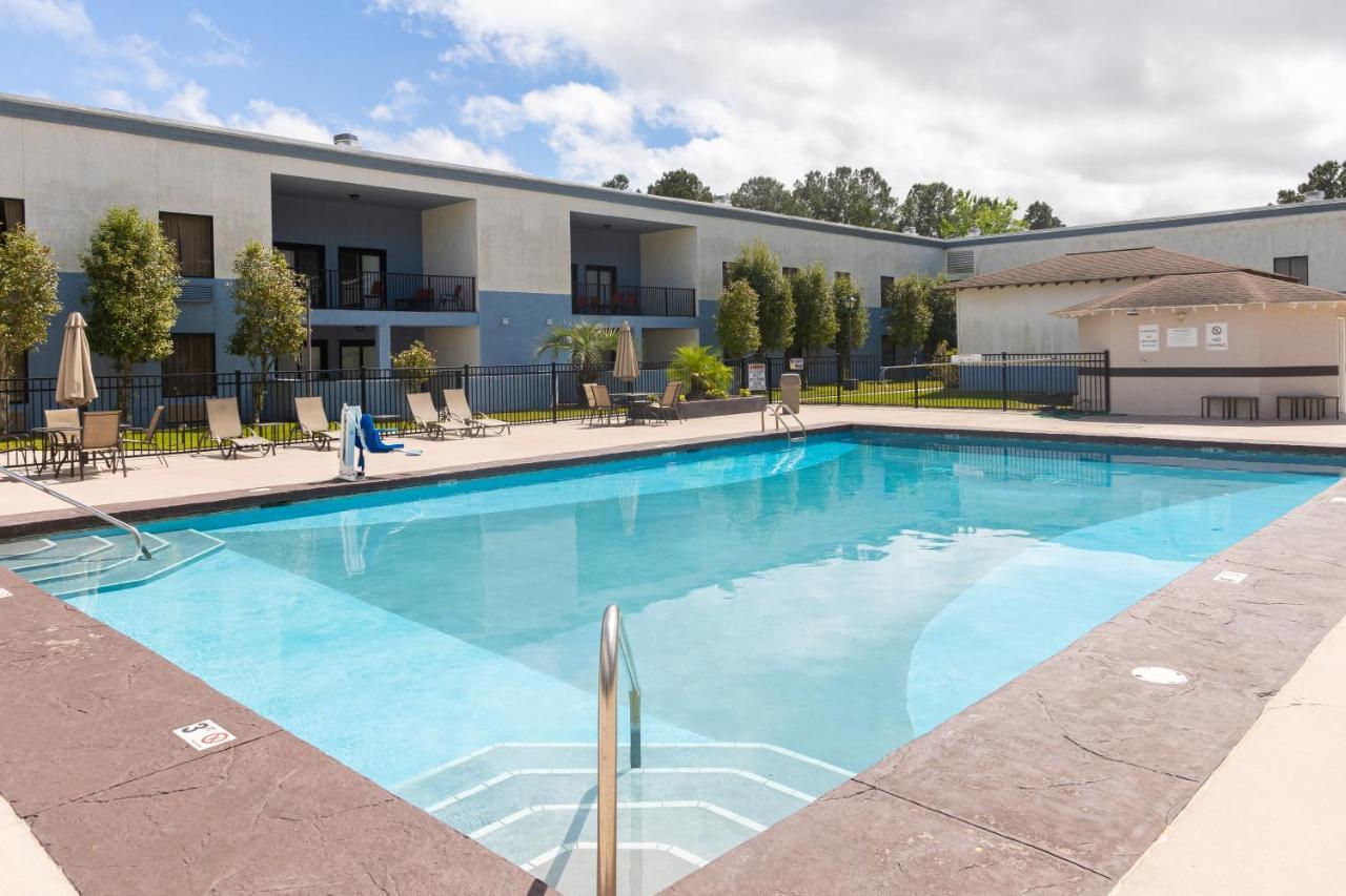 Cottonwood Suites Savannah Hotel & Conference Center Pooler Exterior photo