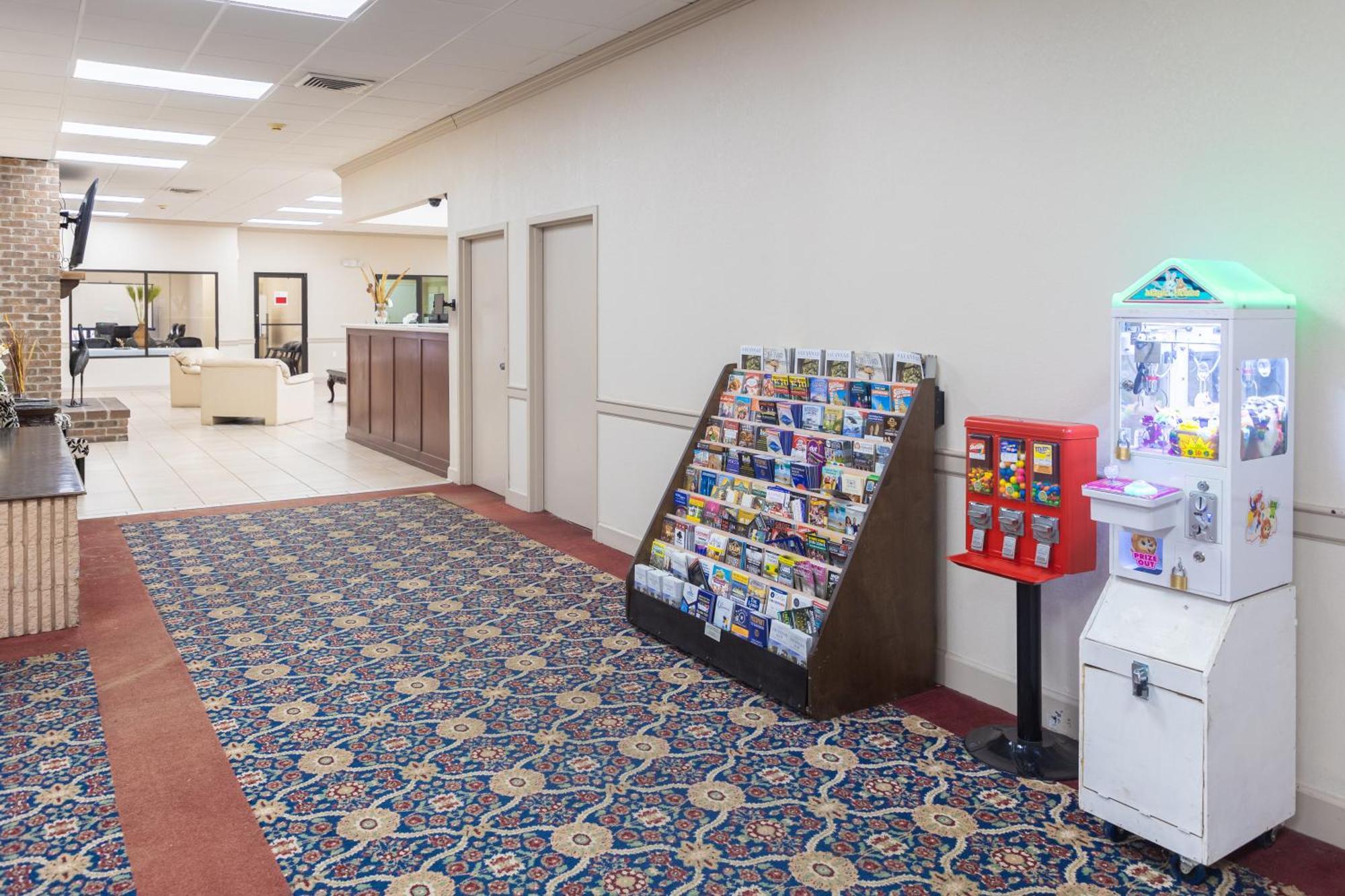 Cottonwood Suites Savannah Hotel & Conference Center Pooler Exterior photo