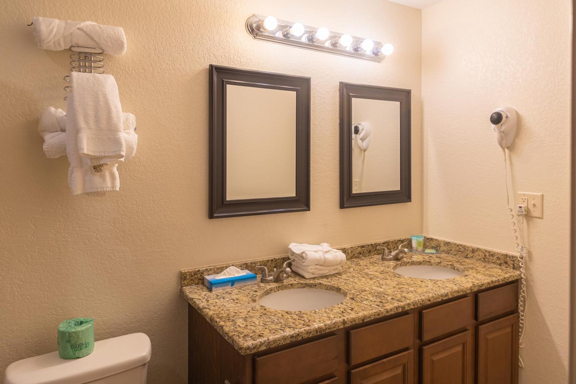 Cottonwood Suites Savannah Hotel & Conference Center Pooler Exterior photo