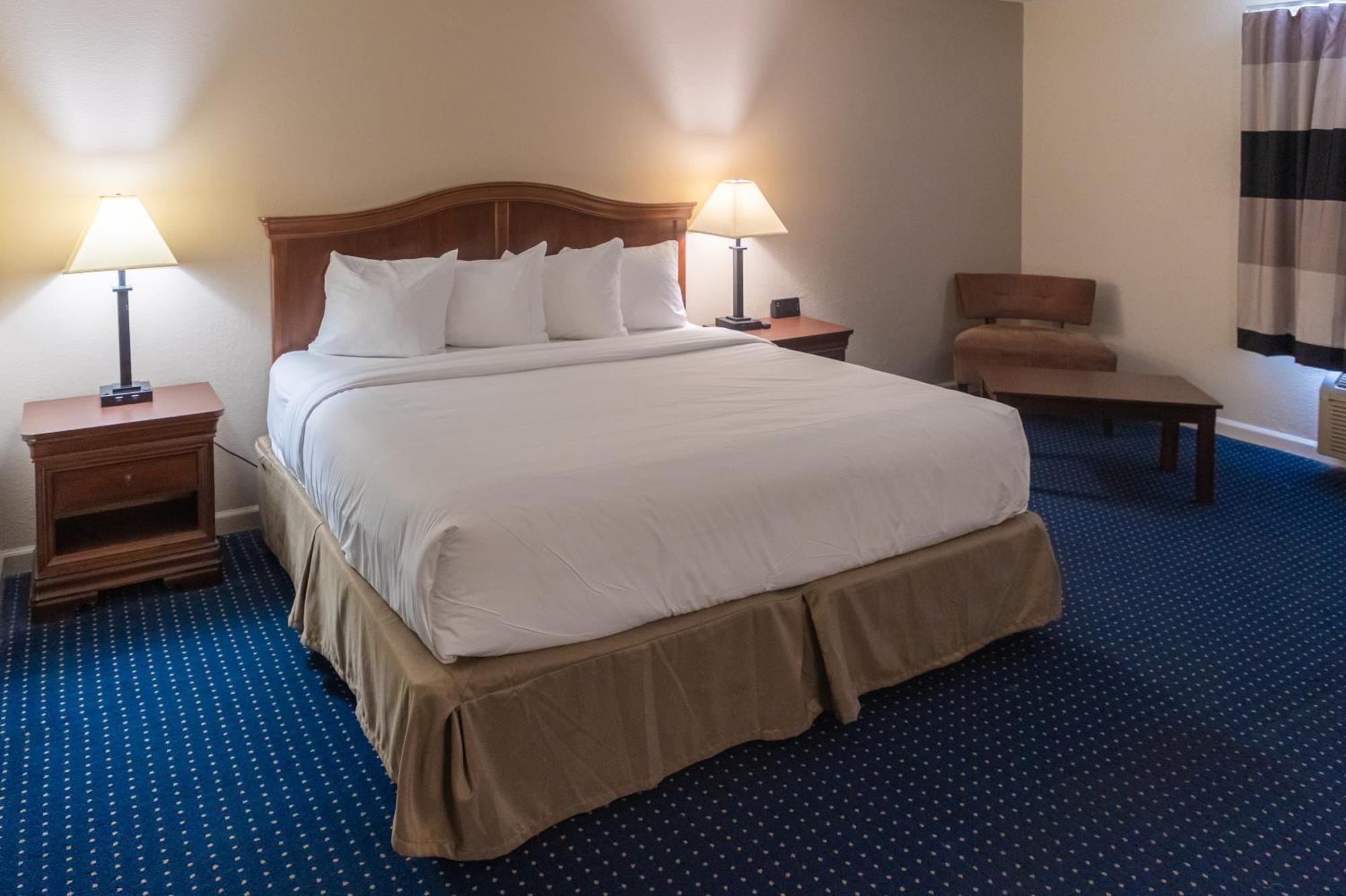 Cottonwood Suites Savannah Hotel & Conference Center Pooler Exterior photo