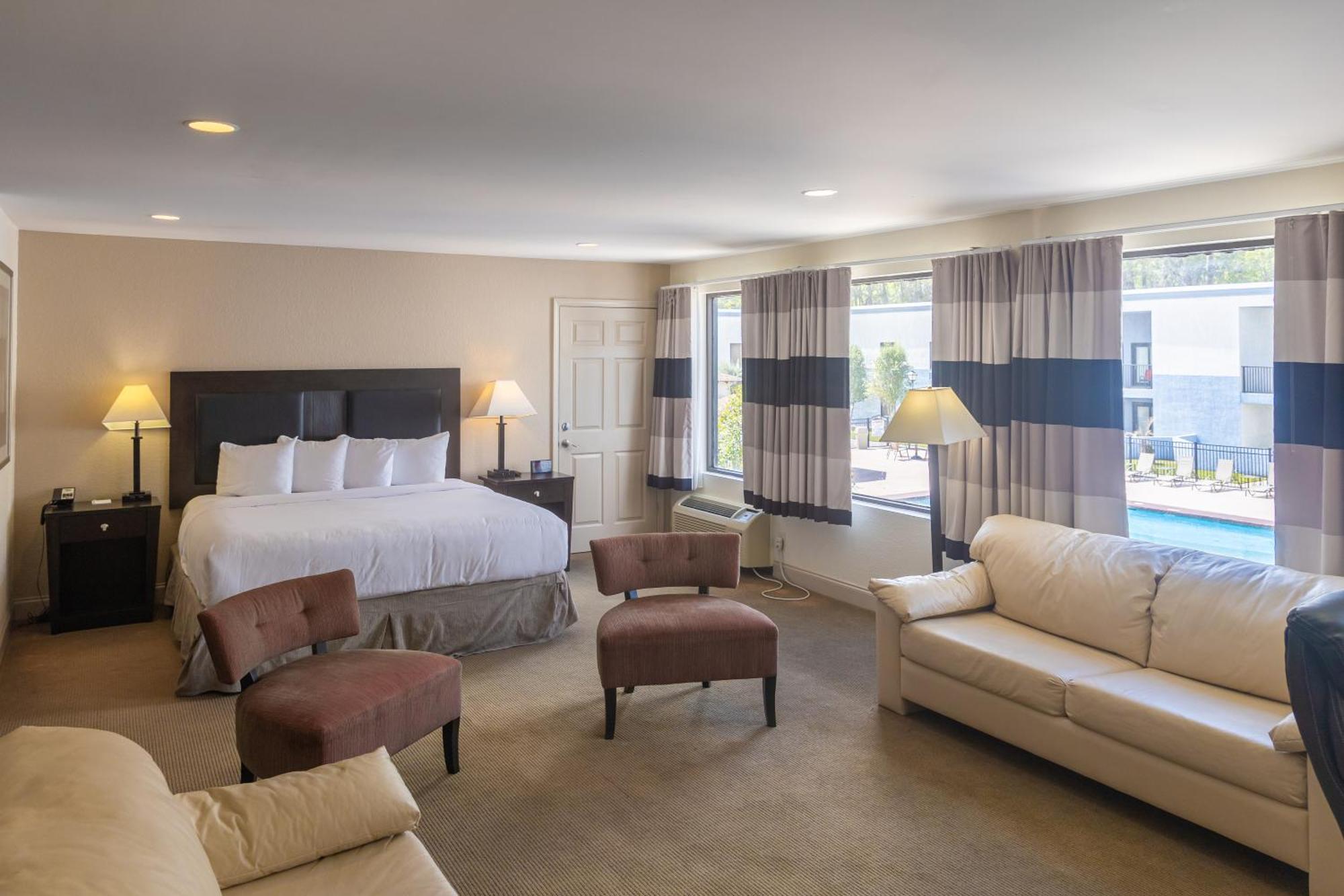 Cottonwood Suites Savannah Hotel & Conference Center Pooler Exterior photo