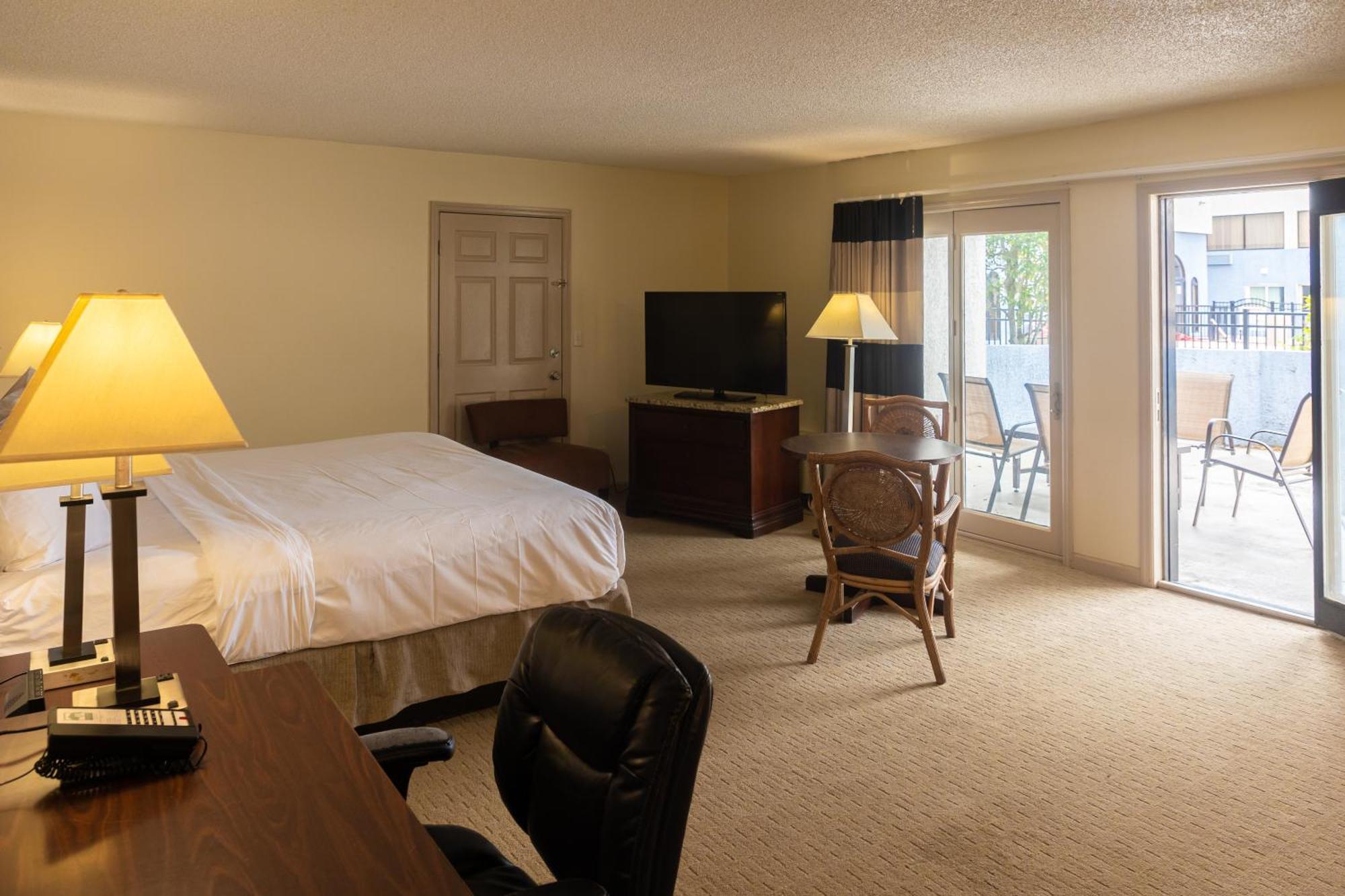 Cottonwood Suites Savannah Hotel & Conference Center Pooler Exterior photo