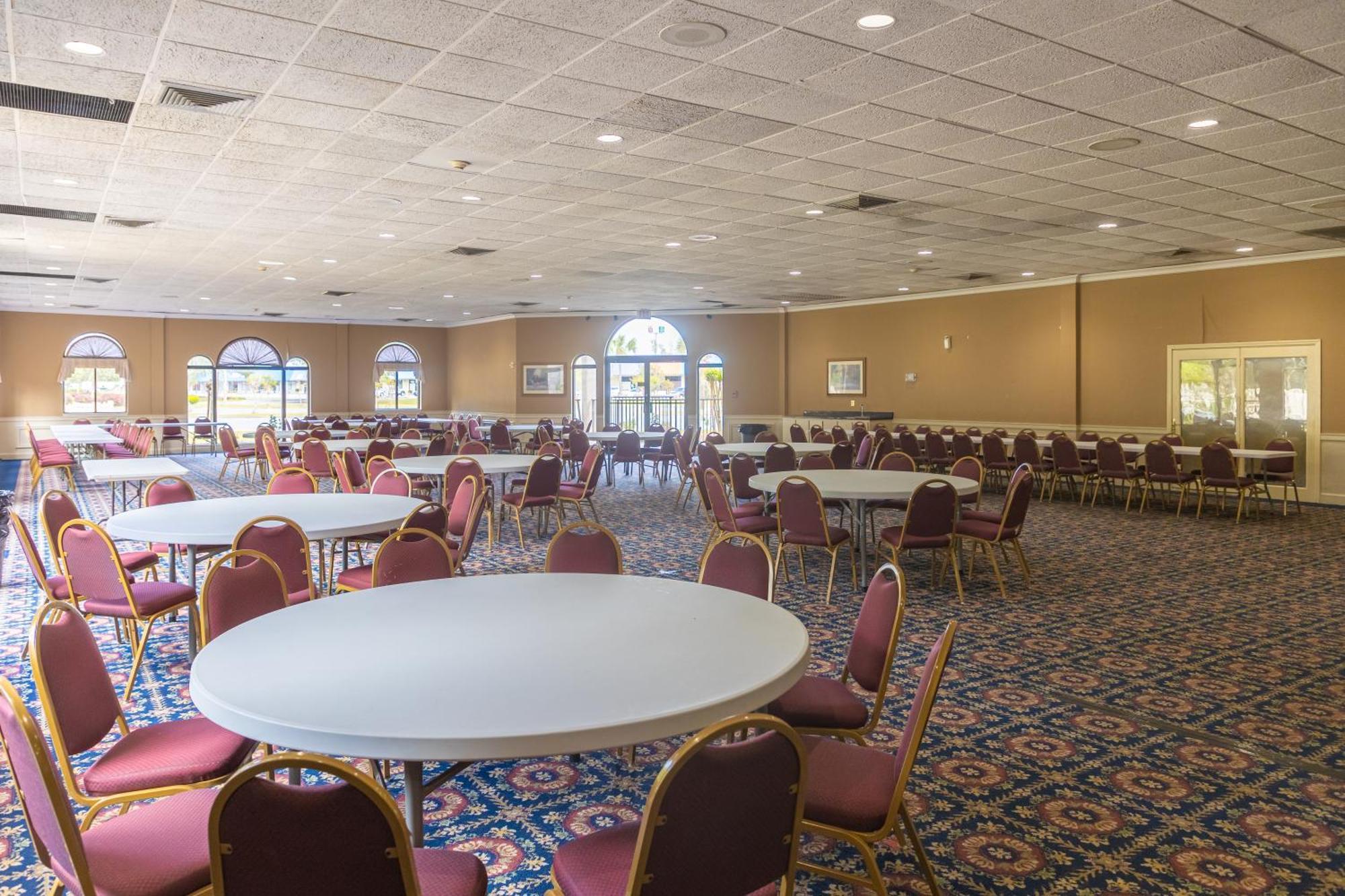 Cottonwood Suites Savannah Hotel & Conference Center Pooler Exterior photo