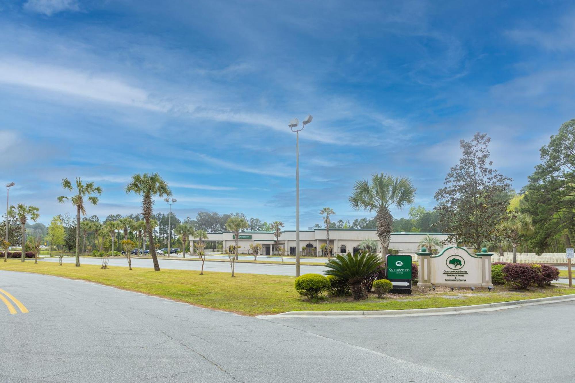 Cottonwood Suites Savannah Hotel & Conference Center Pooler Exterior photo