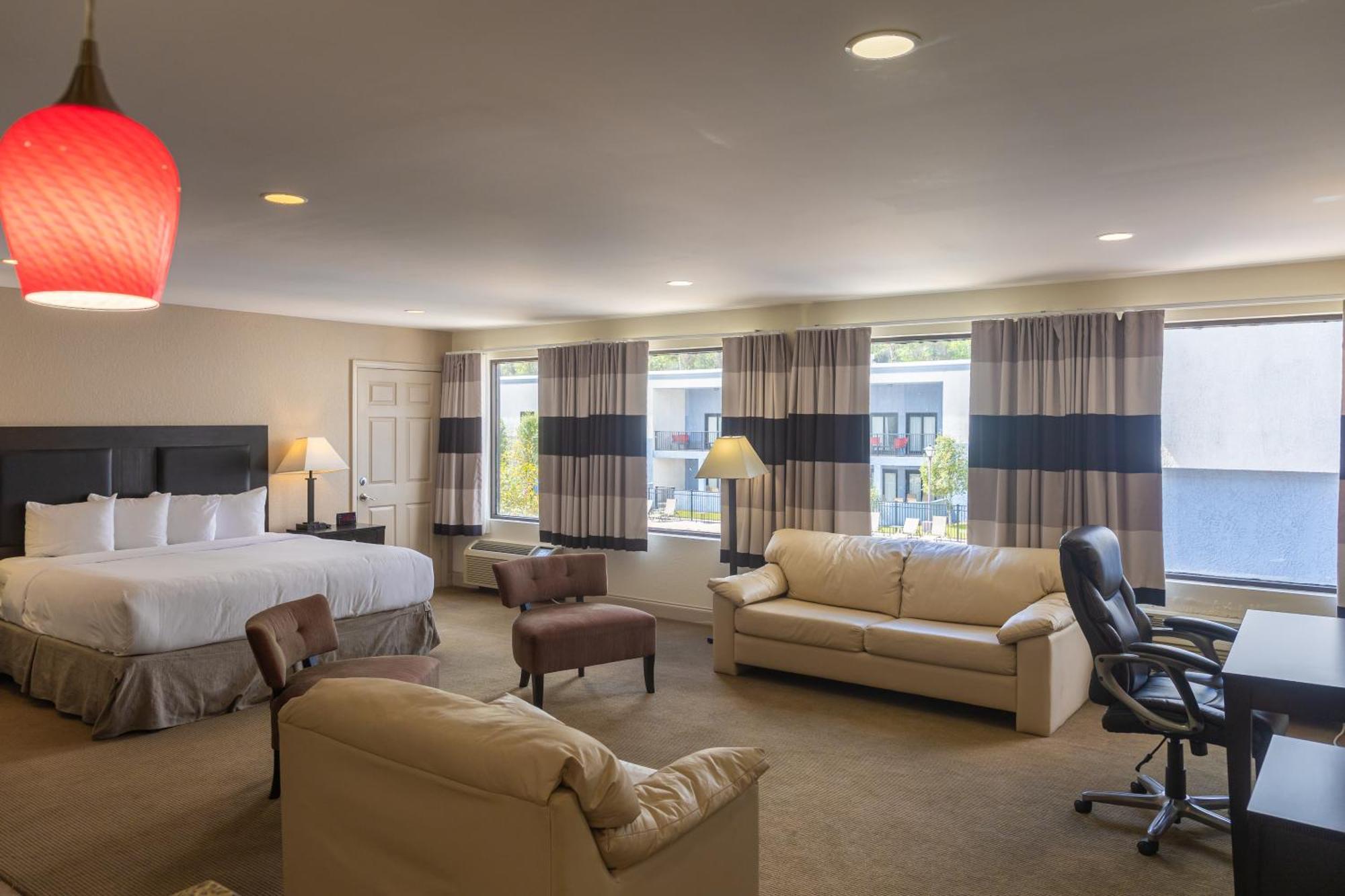 Cottonwood Suites Savannah Hotel & Conference Center Pooler Exterior photo