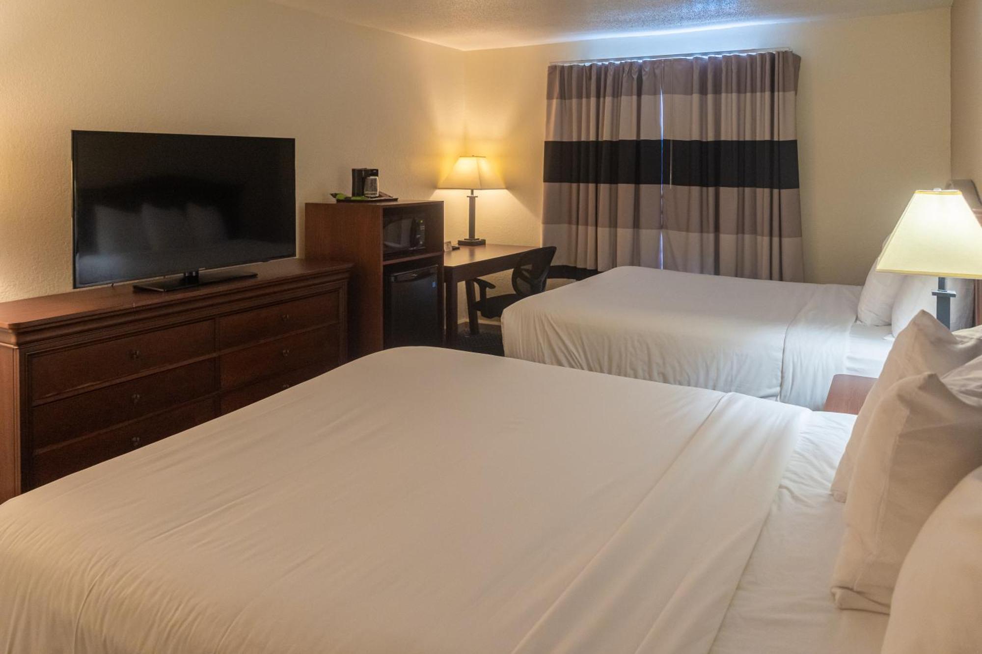 Cottonwood Suites Savannah Hotel & Conference Center Pooler Exterior photo