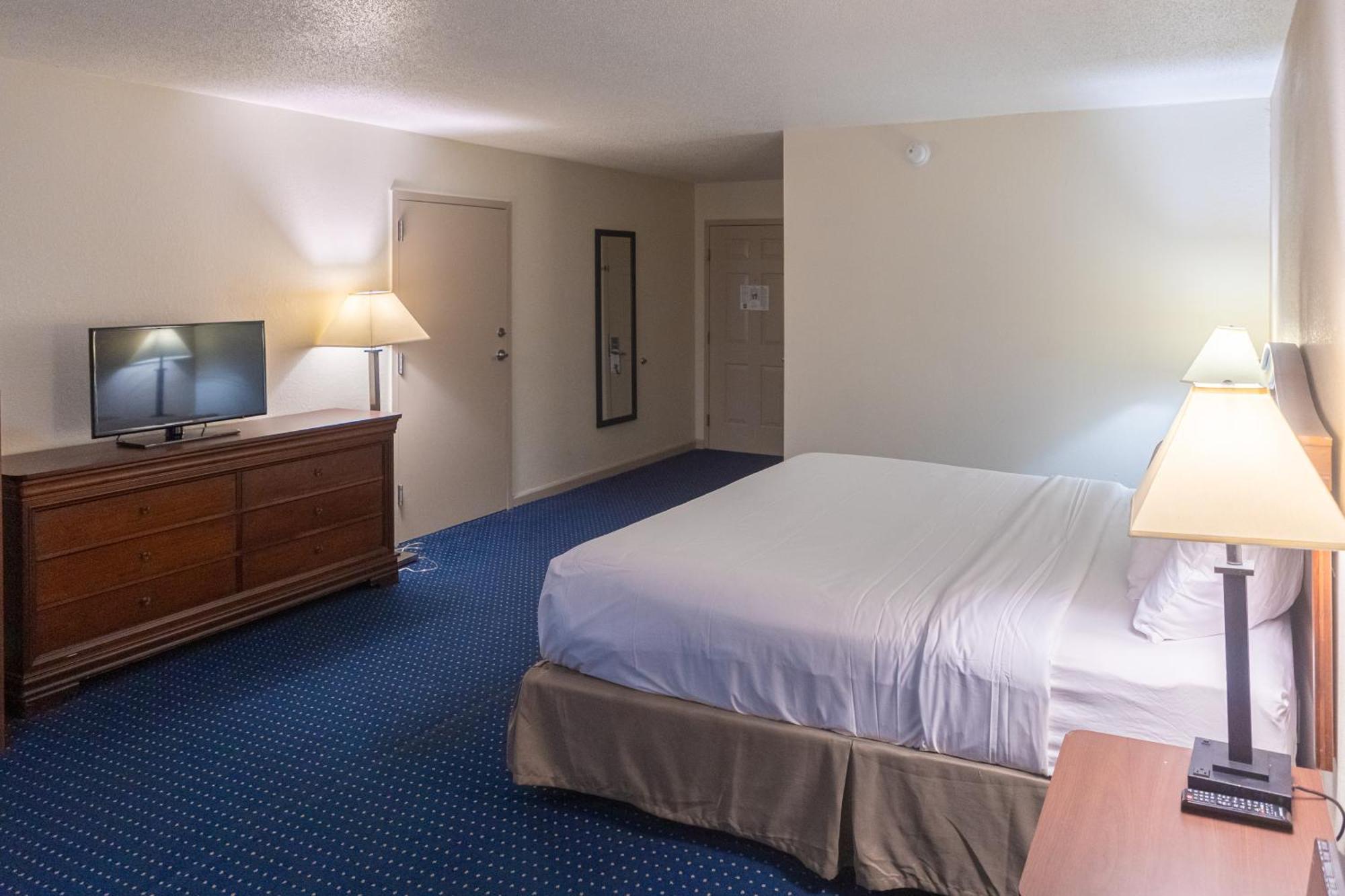 Cottonwood Suites Savannah Hotel & Conference Center Pooler Exterior photo